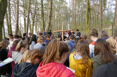 Ökumenischer Jugendkreuzweg in Naumburg (Foto: Karl-Franz Thiede)